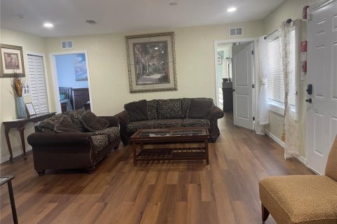 Casa en alquiler en Tampa, Florida, 3 dormitorios, 151.34 m2 № 1567441 - foto 4