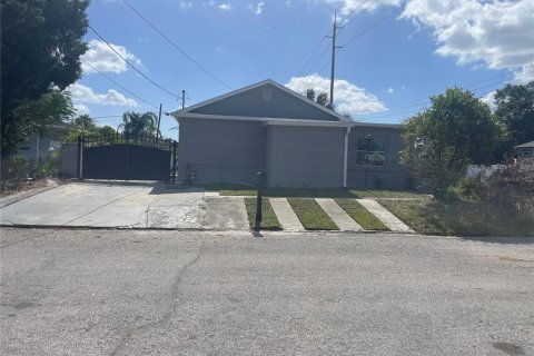 Casa en alquiler en Tampa, Florida, 3 dormitorios, 151.34 m2 № 1567441 - foto 3