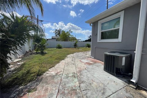 Casa en alquiler en Tampa, Florida, 3 dormitorios, 151.34 m2 № 1567441 - foto 22