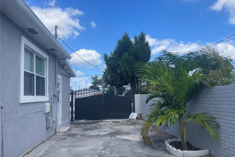 Casa en alquiler en Tampa, Florida, 3 dormitorios, 151.34 m2 № 1567441 - foto 27