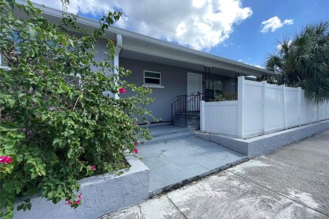 Casa en alquiler en Tampa, Florida, 3 dormitorios, 151.34 m2 № 1567441 - foto 1