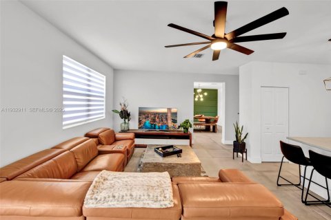 Casa en alquiler en Cutler Bay, Florida, 4 dormitorios, 266.63 m2 № 1991698 - foto 15
