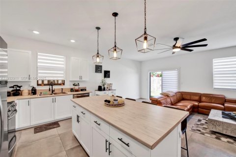 Casa en alquiler en Cutler Bay, Florida, 4 dormitorios, 266.63 m2 № 1991698 - foto 18