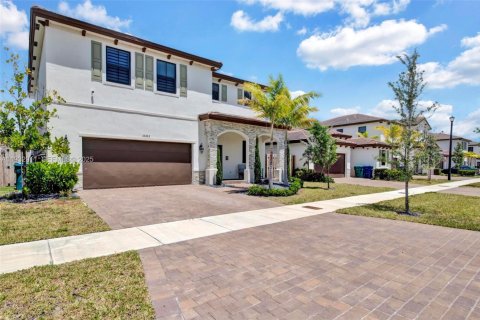 Casa en alquiler en Cutler Bay, Florida, 4 dormitorios, 266.63 m2 № 1991698 - foto 3