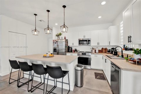 Casa en alquiler en Cutler Bay, Florida, 4 dormitorios, 266.63 m2 № 1991698 - foto 16