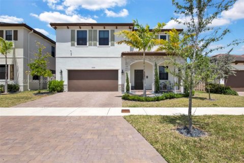 Casa en alquiler en Cutler Bay, Florida, 4 dormitorios, 266.63 m2 № 1991698 - foto 1
