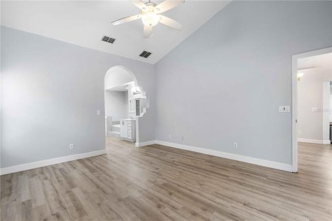House in Spring Hill, Florida 4 bedrooms, 213.3 sq.m. № 2258431 - photo 19