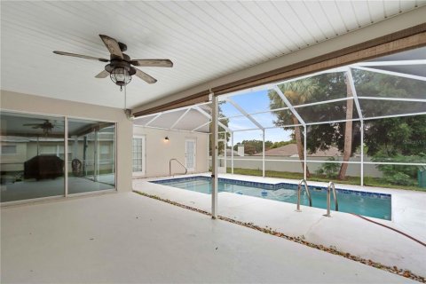 House in Spring Hill, Florida 4 bedrooms, 213.3 sq.m. № 2258431 - photo 2