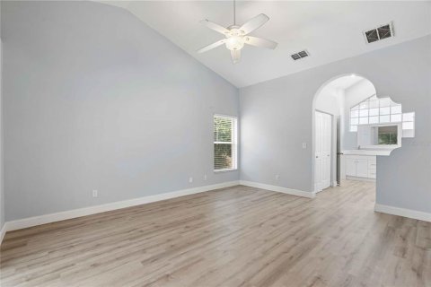 House in Spring Hill, Florida 4 bedrooms, 213.3 sq.m. № 2258431 - photo 18
