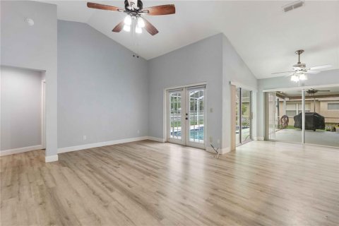 House in Spring Hill, Florida 4 bedrooms, 213.3 sq.m. № 2258431 - photo 5