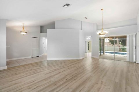 House in Spring Hill, Florida 4 bedrooms, 213.3 sq.m. № 2258431 - photo 7