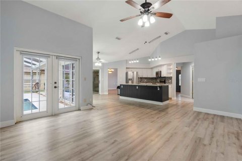 House in Spring Hill, Florida 4 bedrooms, 213.3 sq.m. № 2258431 - photo 16