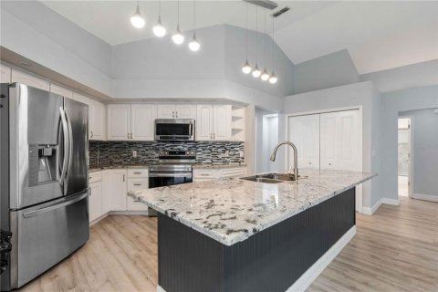 House in Spring Hill, Florida 4 bedrooms, 213.3 sq.m. № 2258431 - photo 12