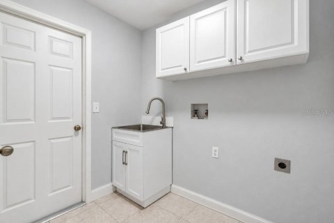 House in Spring Hill, Florida 4 bedrooms, 213.3 sq.m. № 2258431 - photo 23