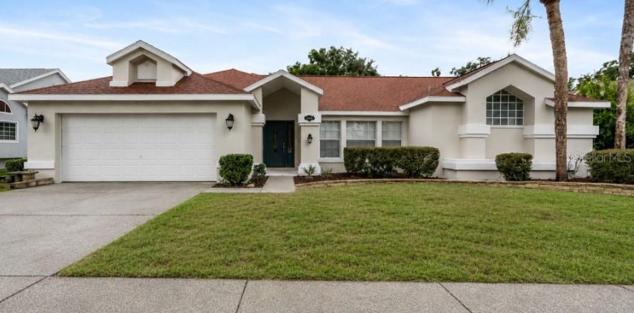 House in Spring Hill, Florida 4 bedrooms, 213.3 sq.m. № 2258431