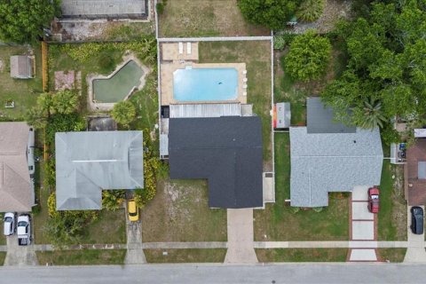 House in Tampa, Florida 3 bedrooms, 190.17 sq.m. № 1747660 - photo 24