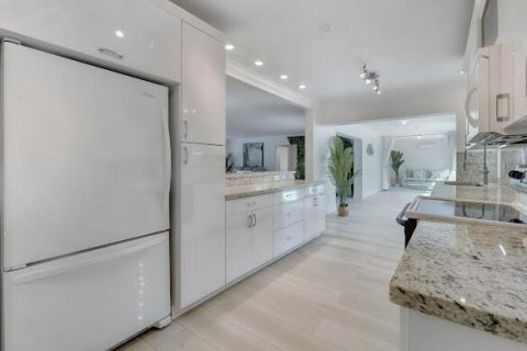 House in Hollywood, Florida 3 bedrooms, 174.28 sq.m. № 2169402 - photo 13