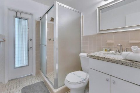 House in Hollywood, Florida 3 bedrooms, 174.28 sq.m. № 2169402 - photo 11