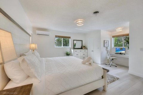 House in Hollywood, Florida 3 bedrooms, 174.28 sq.m. № 2169402 - photo 4