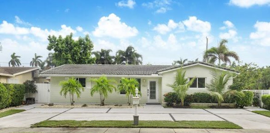 House in Hollywood, Florida 3 bedrooms, 174.28 sq.m. № 2169402