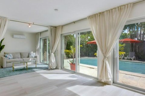 House in Hollywood, Florida 3 bedrooms, 174.28 sq.m. № 2169402 - photo 23