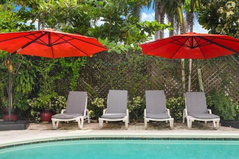 House in Hollywood, Florida 3 bedrooms, 174.28 sq.m. № 2169402 - photo 25