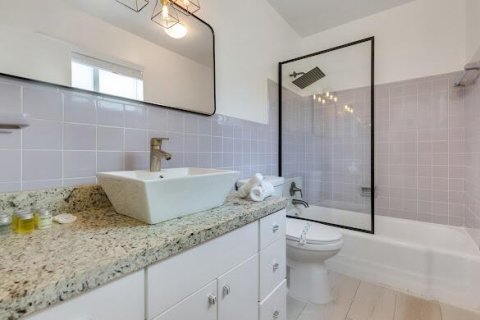 House in Hollywood, Florida 3 bedrooms, 174.28 sq.m. № 2169402 - photo 10