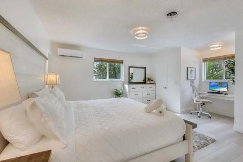 House in Hollywood, Florida 3 bedrooms, 174.28 sq.m. № 2169402 - photo 14