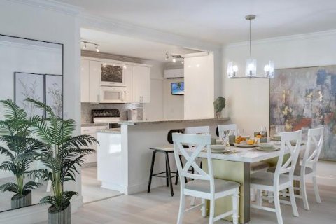House in Hollywood, Florida 3 bedrooms, 174.28 sq.m. № 2169402 - photo 18