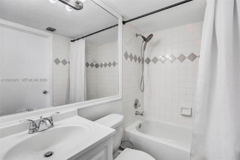 Copropriété à louer à Miami, Floride: 2 chambres, 57.23 m2 № 2076656 - photo 13