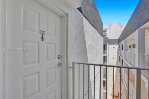 Copropriété à louer à Miami, Floride: 2 chambres, 57.23 m2 № 2076656 - photo 18