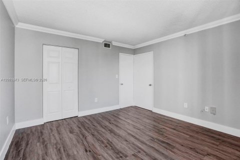 Copropriété à louer à Miami, Floride: 2 chambres, 57.23 m2 № 2076656 - photo 12