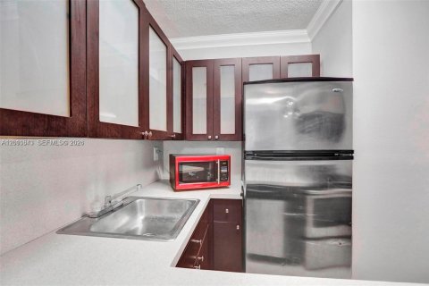 Copropriété à louer à Miami, Floride: 2 chambres, 57.23 m2 № 2076656 - photo 3