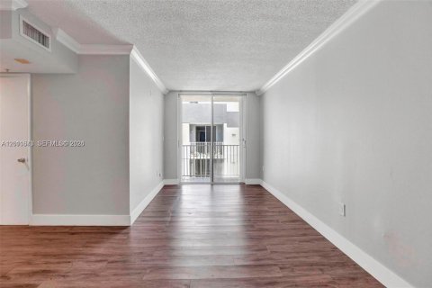 Copropriété à louer à Miami, Floride: 2 chambres, 57.23 m2 № 2076656 - photo 6
