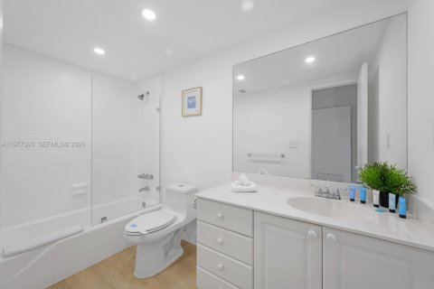 Condo in Sunny Isles Beach, Florida, 1 bedroom  № 2253110 - photo 14