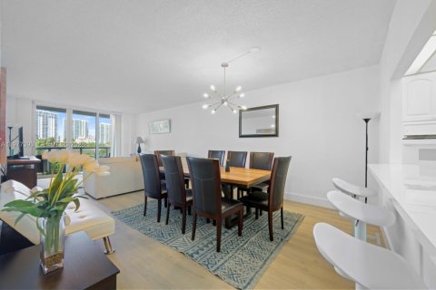 Condo in Sunny Isles Beach, Florida, 1 bedroom  № 2253110 - photo 9