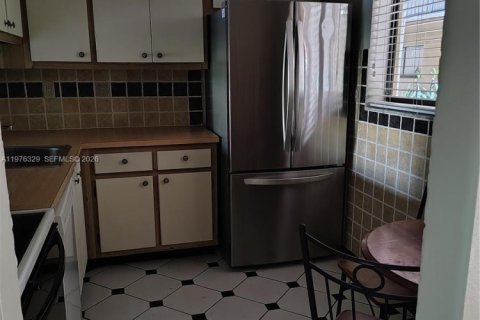 Condo in Miami, Florida, 1 bedroom  № 2044656 - photo 5