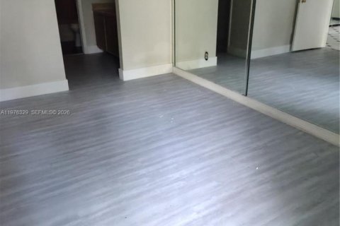 Condo in Miami, Florida, 1 bedroom  № 2044656 - photo 4