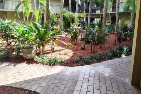 Condo in Miami, Florida, 1 bedroom  № 2044656 - photo 11