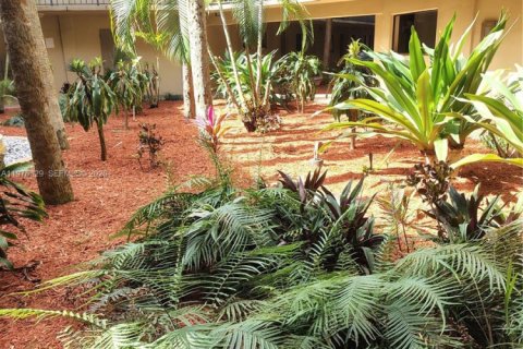 Condo in Miami, Florida, 1 bedroom  № 2044656 - photo 7