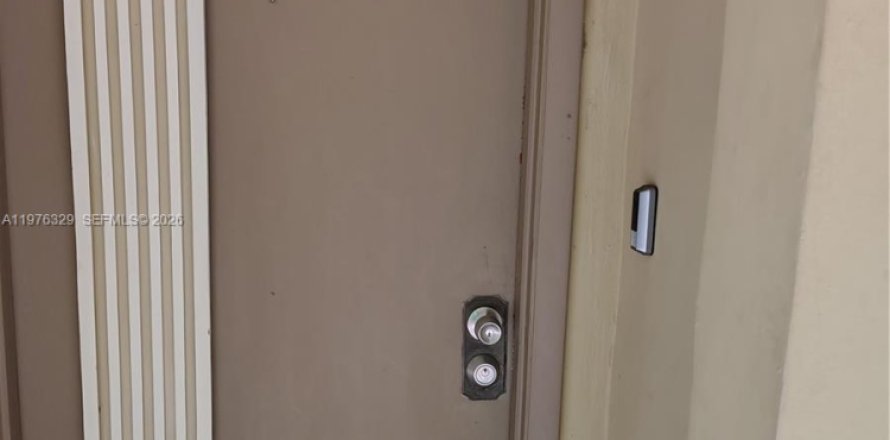 Condo in Miami, Florida, 1 bedroom  № 2044656