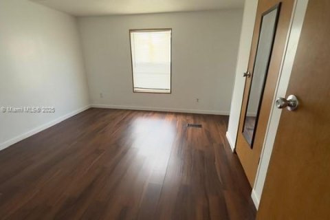 Снять в аренду квартиру в Хомстед, Флорида 3 спальни, 78.97м2, № 1948357 - фото 9