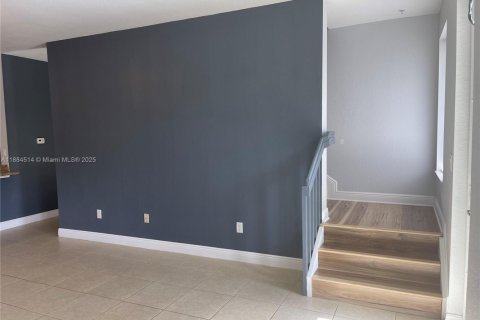 Adosado en alquiler en Pembroke Pines, Florida, 3 dormitorios, 168.8 m2 № 1978561 - foto 11