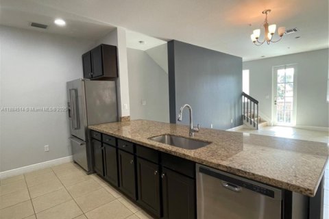 Adosado en alquiler en Pembroke Pines, Florida, 3 dormitorios, 168.8 m2 № 1978561 - foto 4