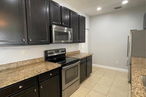 Adosado en alquiler en Pembroke Pines, Florida, 3 dormitorios, 168.8 m2 № 1978561 - foto 3