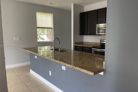 Adosado en alquiler en Pembroke Pines, Florida, 3 dormitorios, 168.8 m2 № 1978561 - foto 6