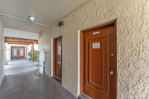 Copropriété à vendre à Miami, Floride: 2 chambres, 84.63 m2 № 2042186 - photo 24