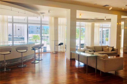 Copropriété à vendre à Bal Harbour, Floride: 1 chambre, 83.24 m2 № 2025339 - photo 11