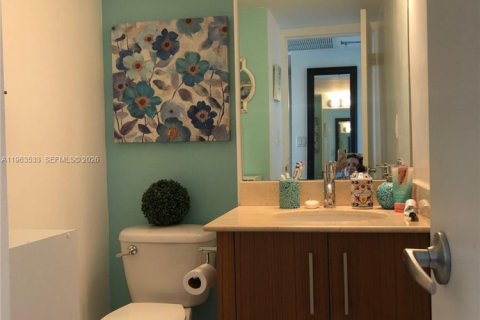 Copropriété à vendre à Bal Harbour, Floride: 1 chambre, 83.24 m2 № 2025339 - photo 6