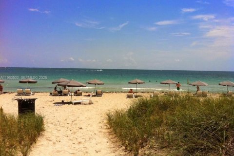 Copropriété à vendre à Bal Harbour, Floride: 1 chambre, 83.24 m2 № 2025339 - photo 18